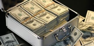 Ile zarabia dyrektor opery?