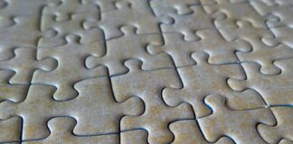 Jak prawidłowo składać swetry?